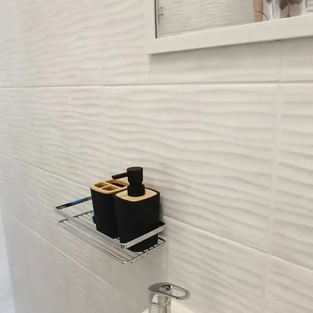 Cozy & Bright 1 Bedroom With Park Nearby - Free Parking, Riga, Up To 5 Guests 리가